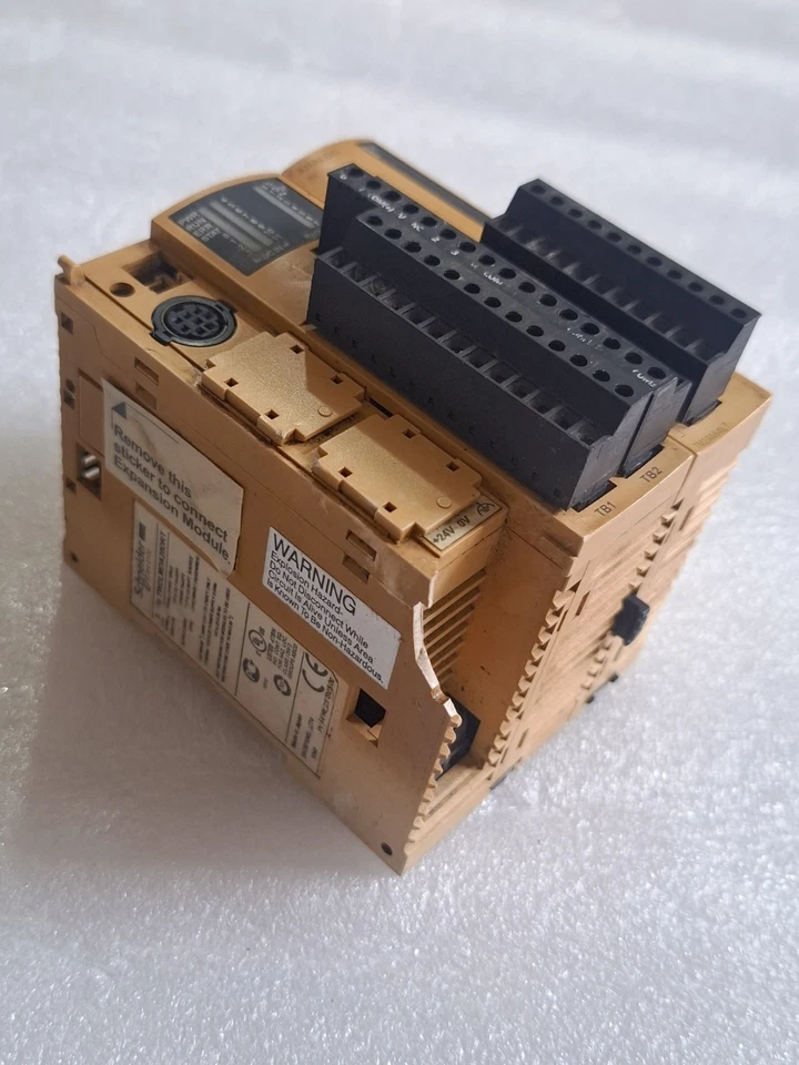 SCHNEIDER TWDLMDA20DRT WITH ANALOG INPUT MODULE TM2AMI4LT MINOR COSMETIC DAMAGED